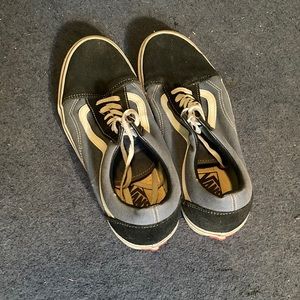 Vans Old Skool size U.S. men’s 11 navy blue and white.